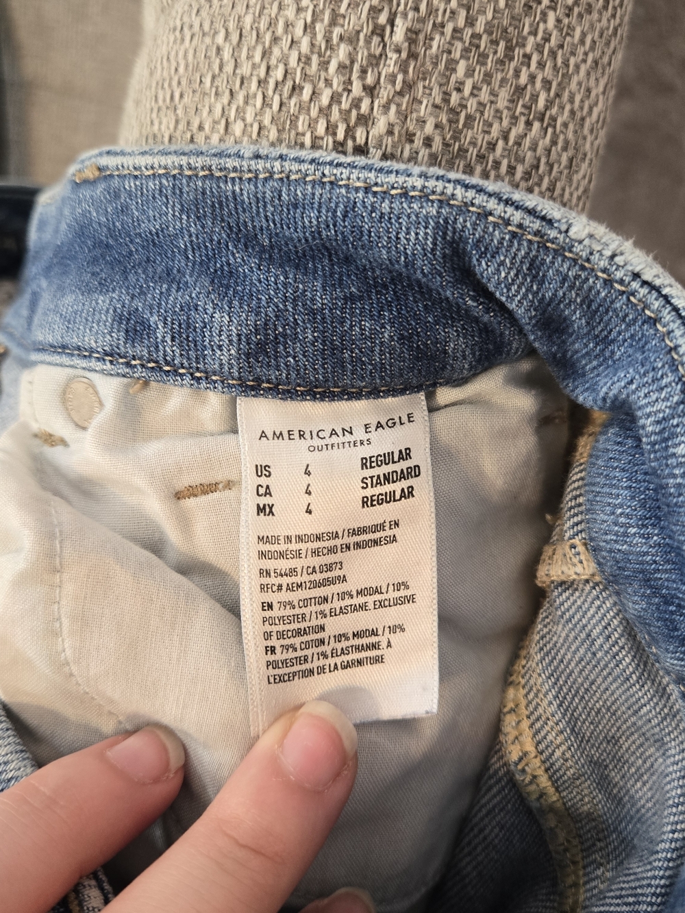 American Eagle Outfitters Curvy Mom Jeans Ripped Dark Blue - Picture 4 of 6